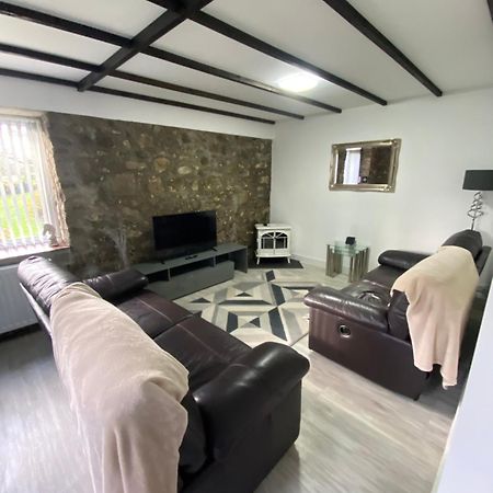 Beautiful Renovated Former Coach House 兰代洛 外观 照片
