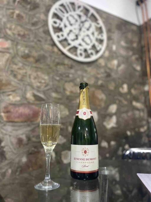 Beautiful Renovated Former Coach House 兰代洛 外观 照片