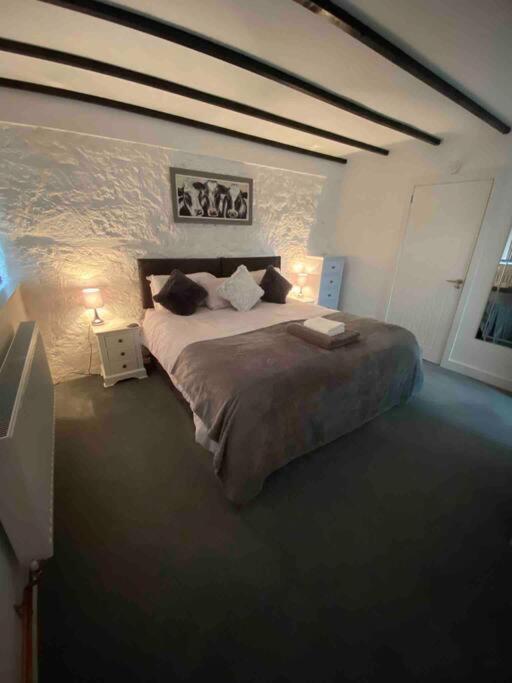 Beautiful Renovated Former Coach House 兰代洛 外观 照片