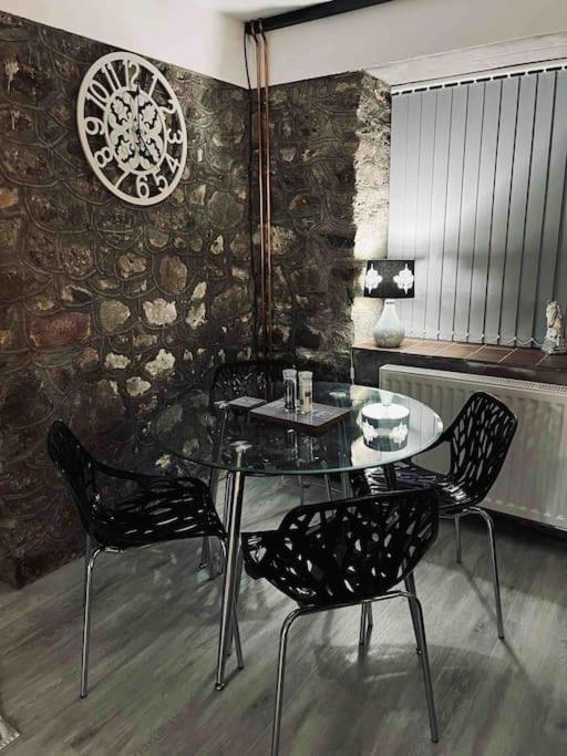 Beautiful Renovated Former Coach House 兰代洛 外观 照片